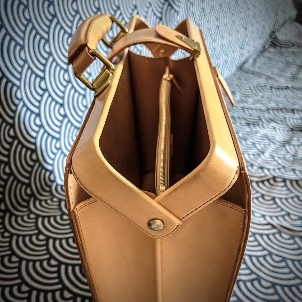 accordion dulles bag 2