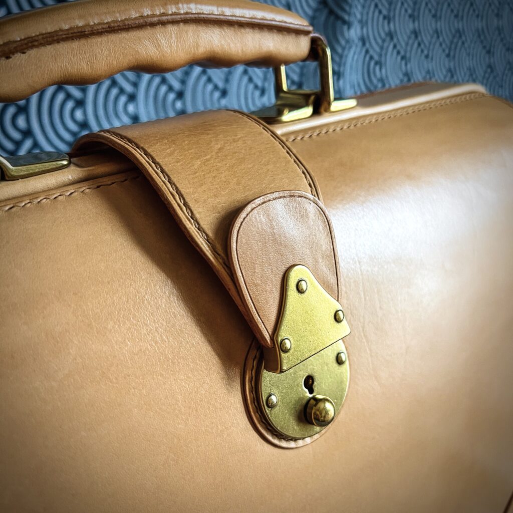 accordion dulles bag 4